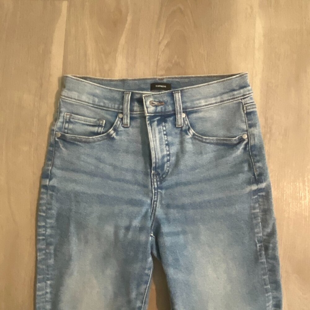 Express Mid Rise Flare Jeans Light Wash Size 4 Short Petite Vent Hem - Picture 6 of 11